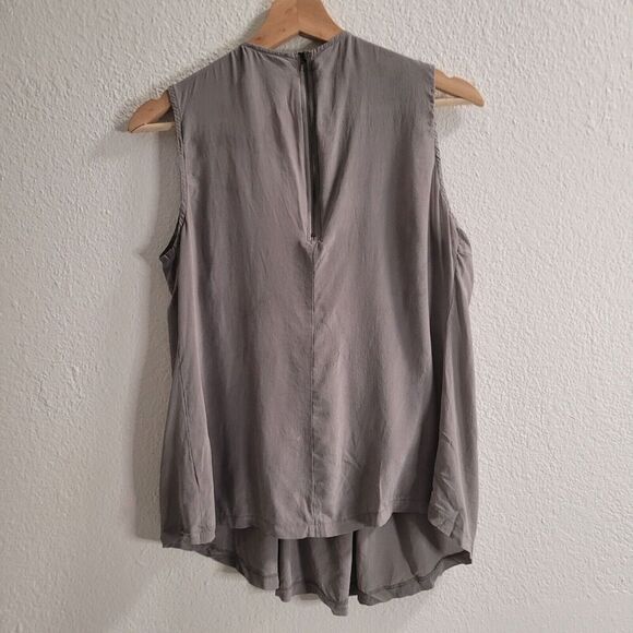Aryn K Tank Top Women's Size S 100% Silk Grey Pleated Metal Embellishments - Picture 2 of 8